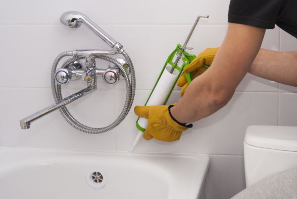 Bathtub Caulking in Hayden